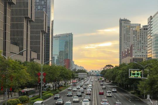 北京建国路的早晨