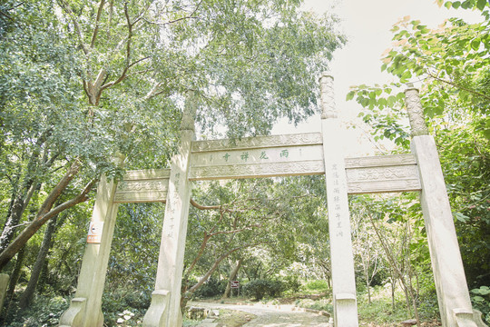 太湖东山景区雨花禅寺