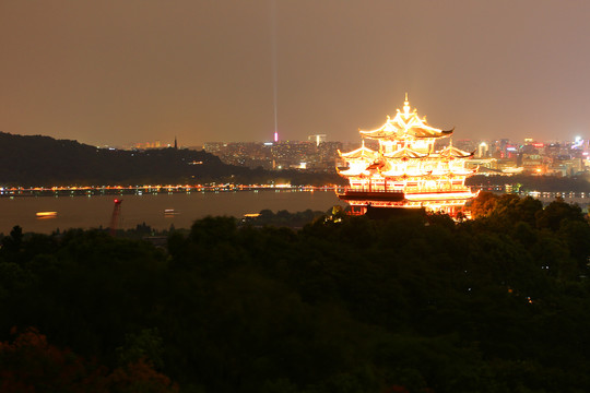 杭州吴山天风城隍阁灯光夜景