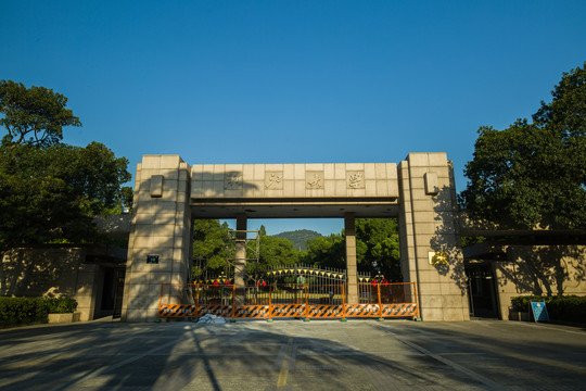 浙江大学校门