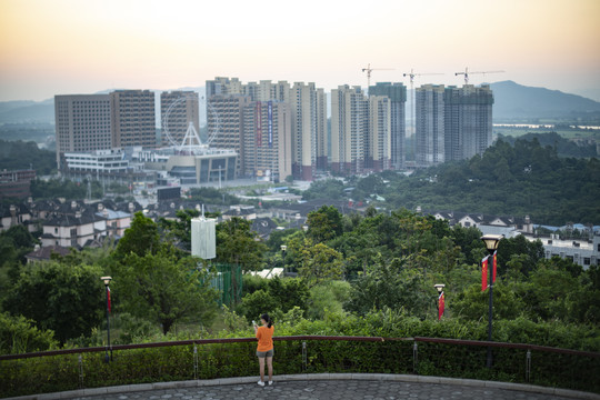 夕阳下的城市