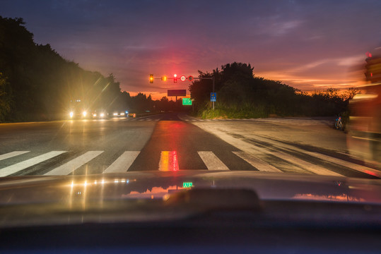 夜间道路驾驶