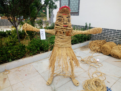 莱州上田家稻草人