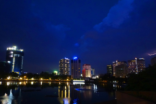 越南河内城市及讲武湖夜景