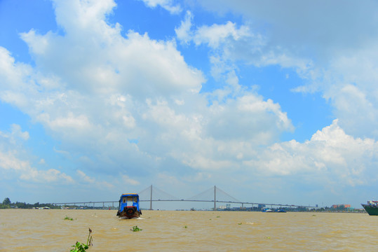 越南前江省湄公河及跨江大桥