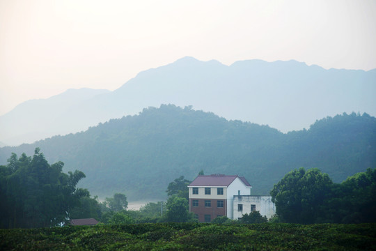 山村早晨