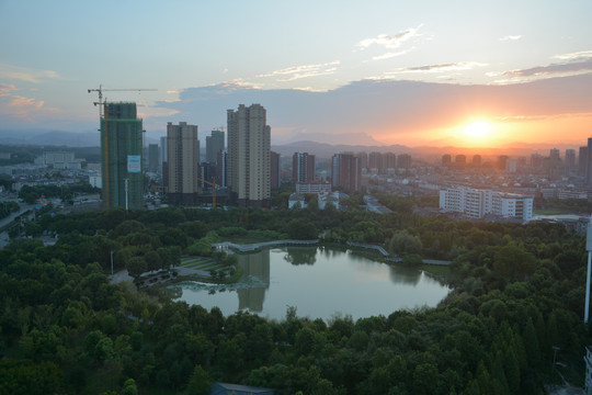 都市夕阳