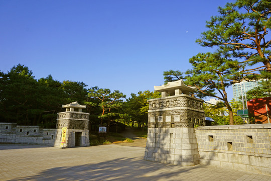 韩国水原孝园公园仿古城墙大门