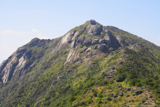 梁野山古母石