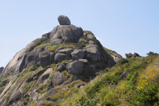 梁野山古母石