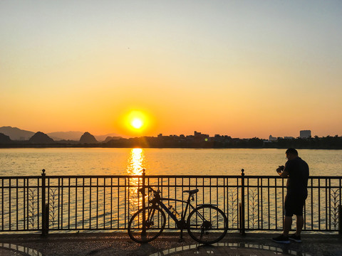 波海湖公园初升的太阳