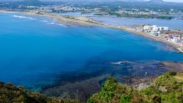 韩国游济州岛城山日出峰海湾