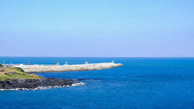 韩国游济州岛城山日出峰灯塔