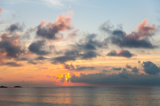 海上日出