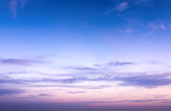 日出时的天空背景素材