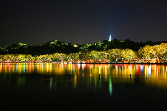 杭州宝石山保俶塔夜景