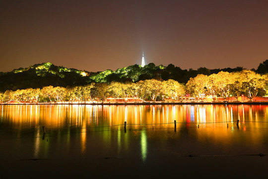 杭州宝石山保俶塔夜景