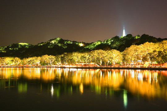 杭州宝石山保俶塔夜景