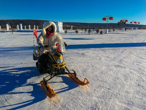 冬季雪地摩托