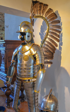 中世纪欧洲贵族骑士盔甲