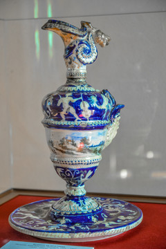 西式青花彩绘羊首瓷瓶