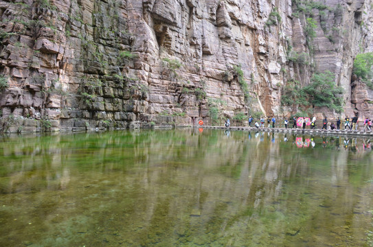 山间水面