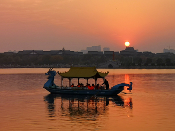 夕阳下的开封龙亭公园