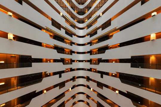 酒店中庭回廊对称设计