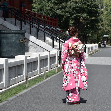 穿着日本和服的女人