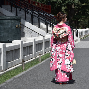 穿着日本和服的女人