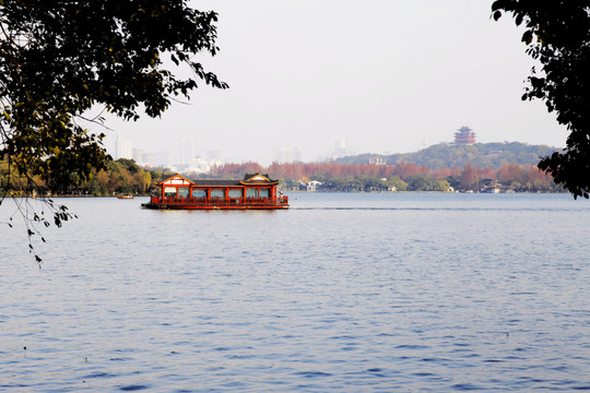 烟雨西湖