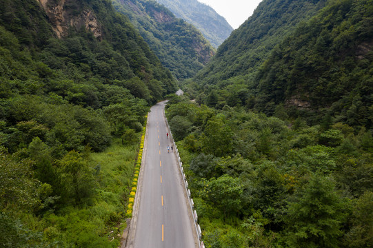 航拍秦岭农村