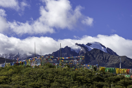 草原高山峻岭