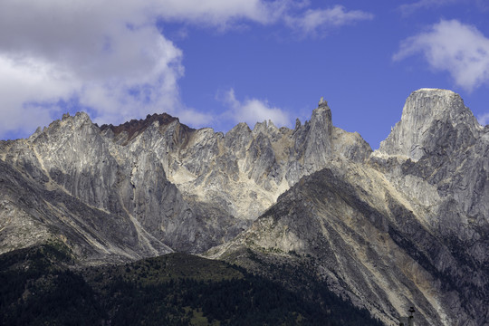 草原高山峻岭