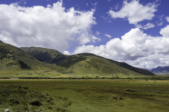 草原高山峻岭