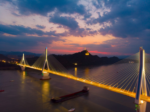 湖北宜昌夷陵长江大桥夜景