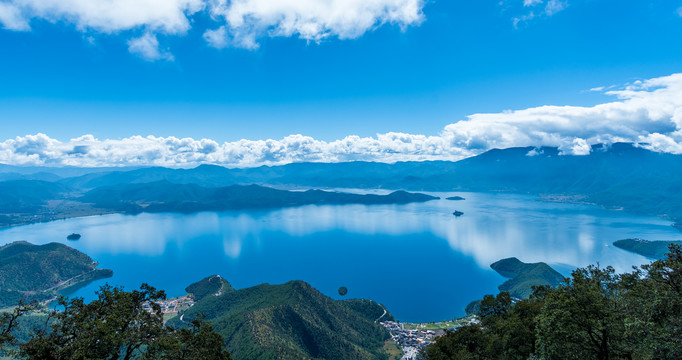 泸沽湖全景