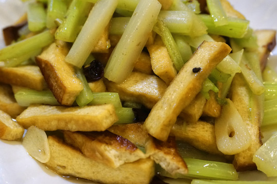 贵州荔波特色美食香芹炒豆干