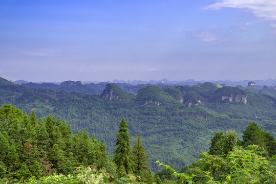 延绵起伏的远山