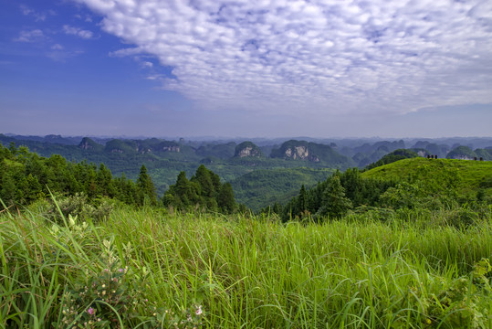 远眺山丘