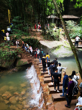 深山小溪