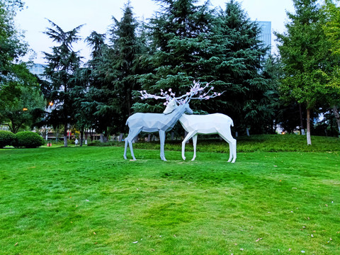 草地鹿雕塑