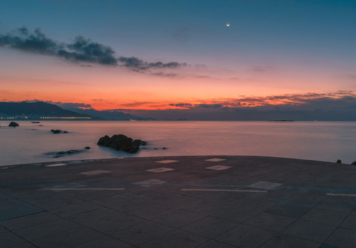 海上日出