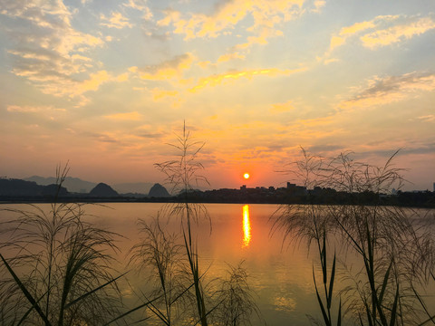 波海湖的朝霞