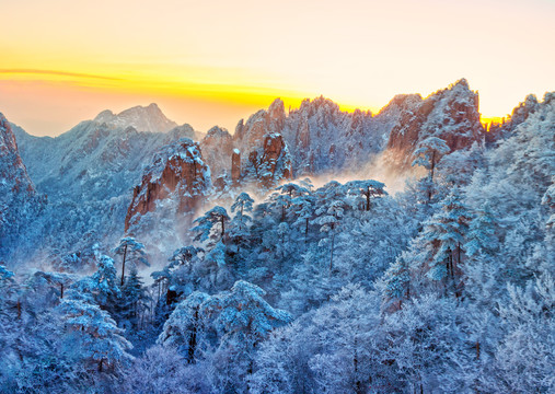 黄山冬雪日出