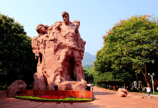 红岩烈士墓雕像