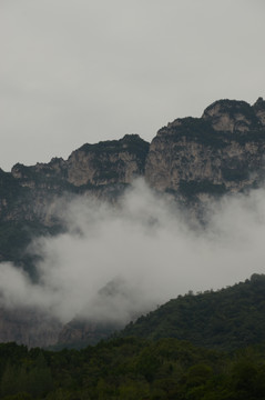 雨后太行云雾缭绕