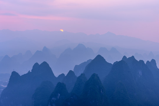 水墨群山