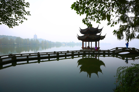 烟雨西湖