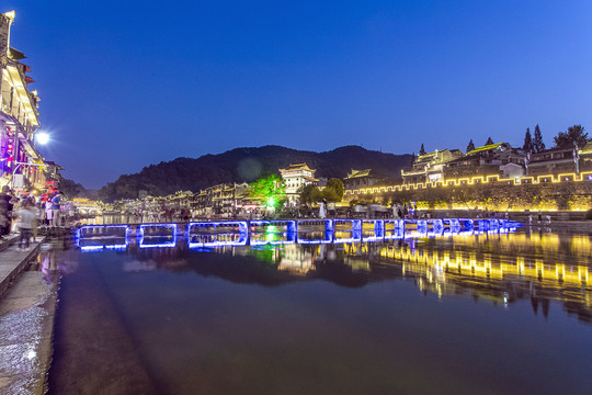 凤凰古城北门木桥夜景